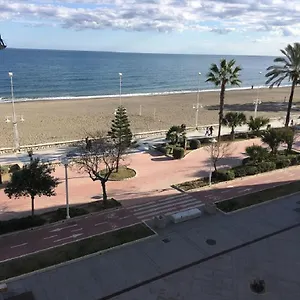 Apartamento Piso Frente Al Mar Primera Linea De Playa En Con Parking Gratuito, Málaga